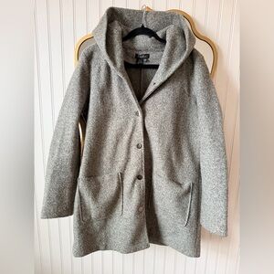 Papillon Blanc Heather Gray Hooded Cape
